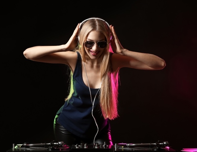 KADIN DJ HİZMETİ